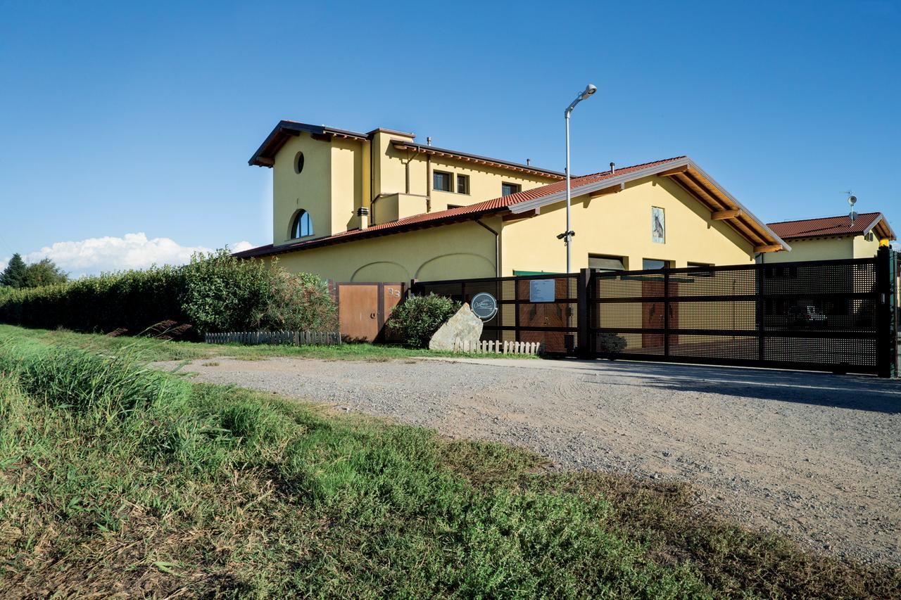 Agriturismo Camisi Qh Cambiago Buitenkant foto